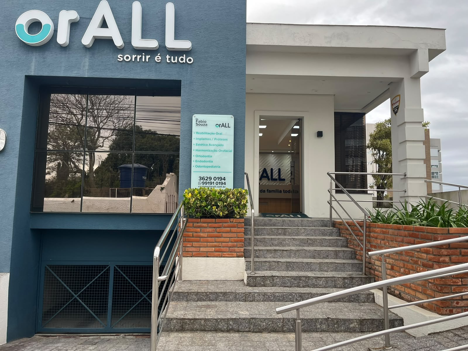 Fachada da clínica no Centro de Tubarão
