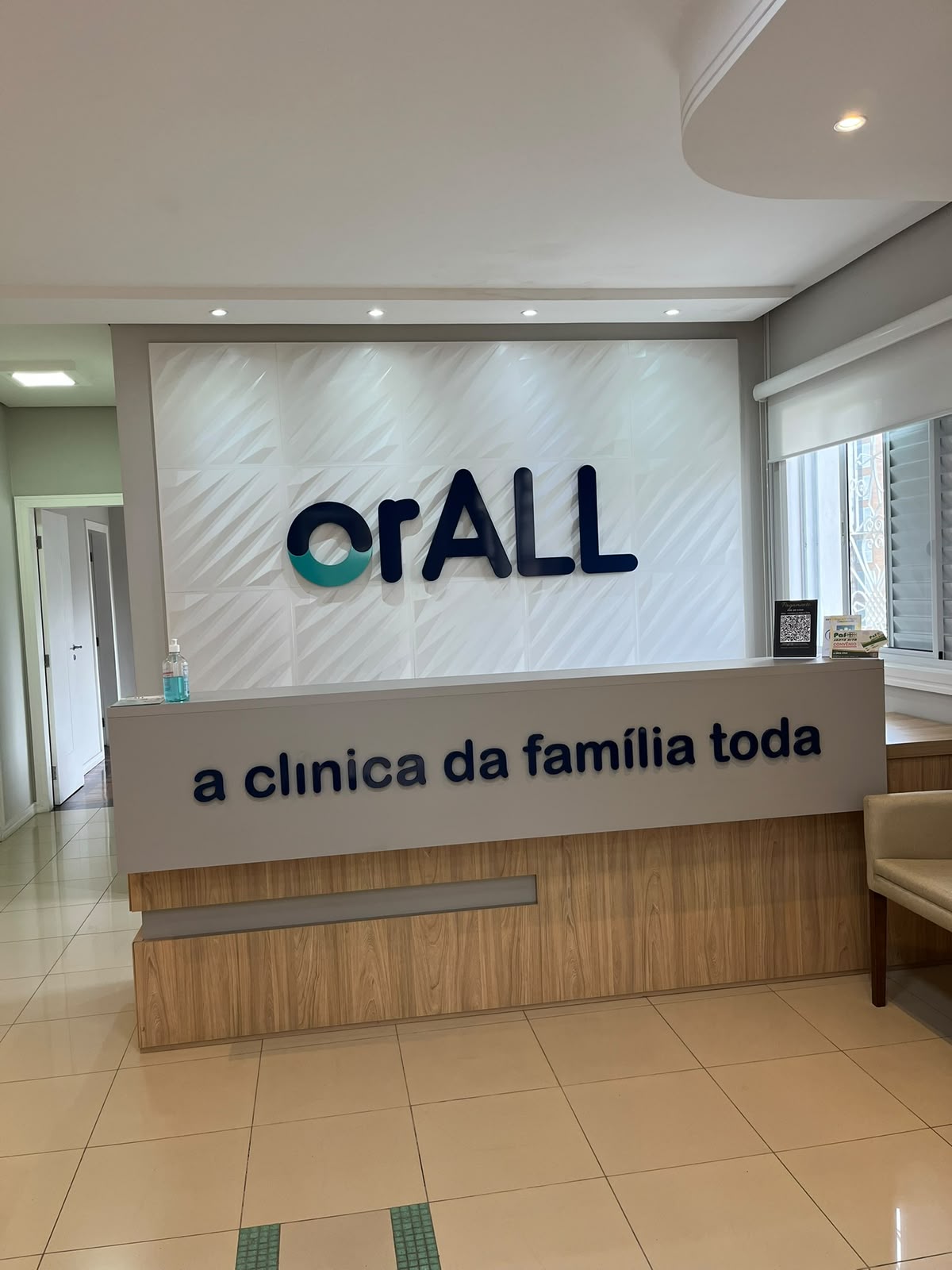 Recepção da clínica onde a Dra. Manuela atende, no Centro de Tubarão