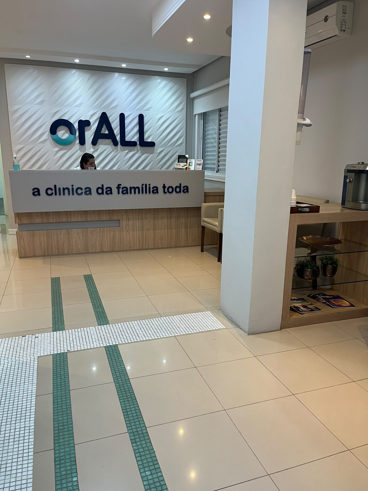 Recepção com piso tátil de acessibilidade